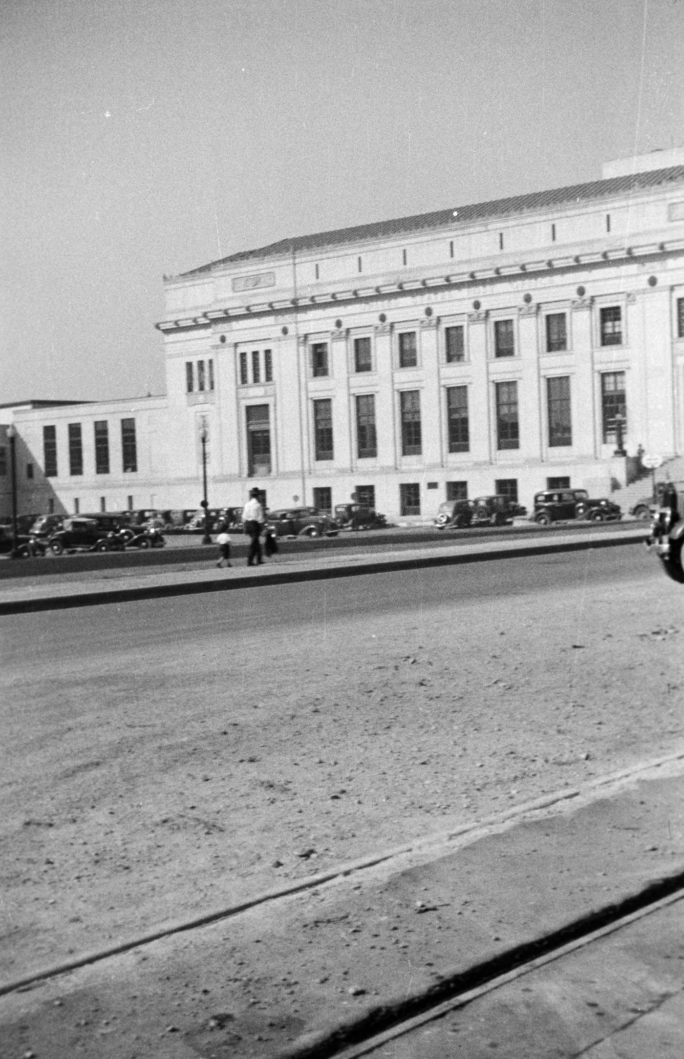 #73 An empty street by a large stone building in Fort Worth, Texas, 1930s.