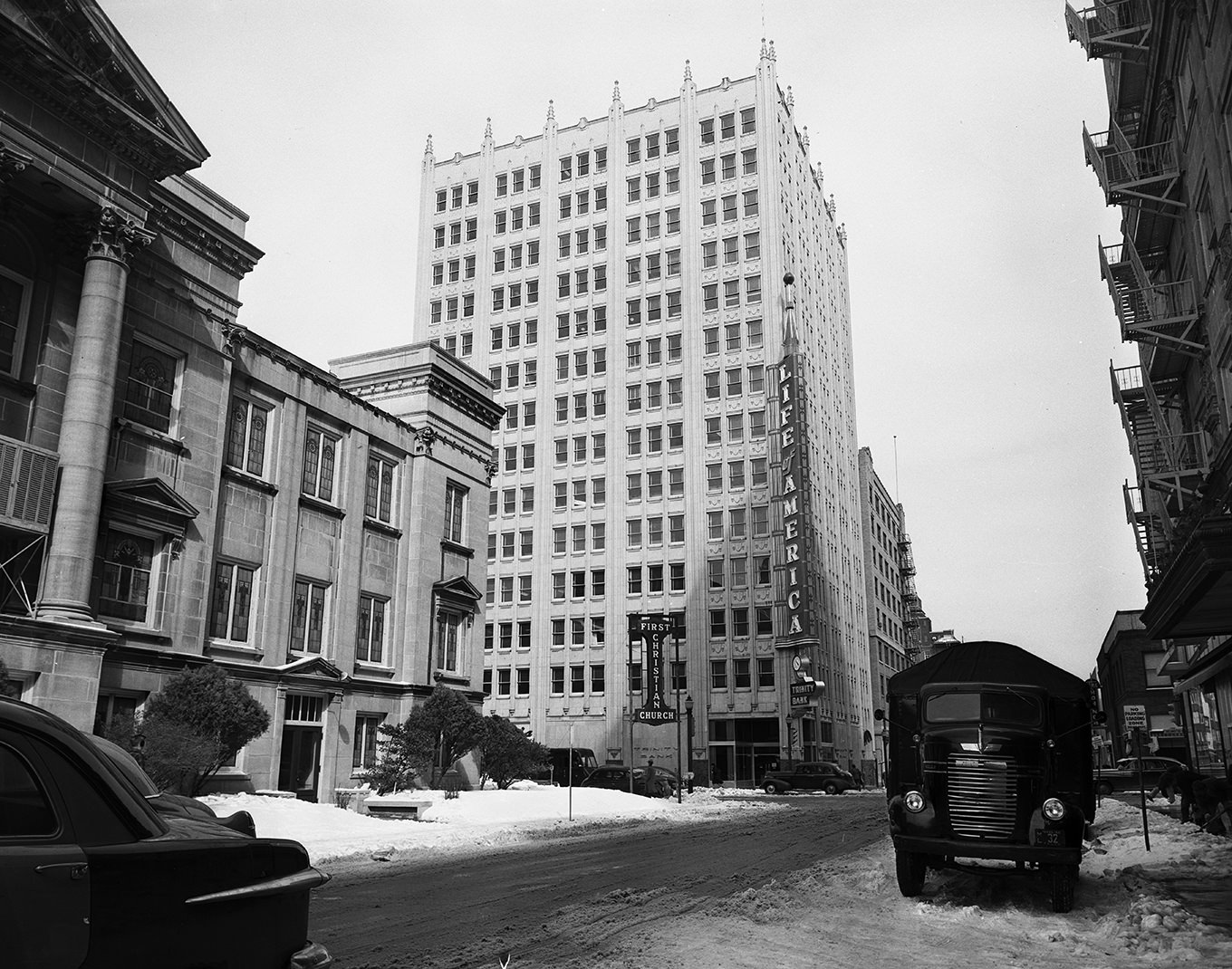 #98 The Life Insurance Company of America building at 6th and Throckmorton, 1951.