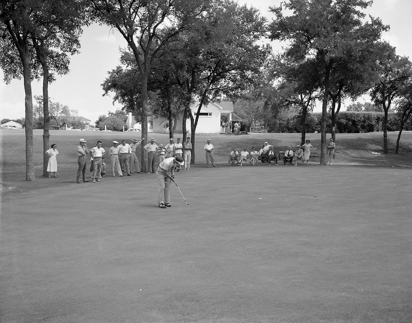 #32 Ernie Vossler misses putt on Colonial’s ninth green during city golf title match, 1950.