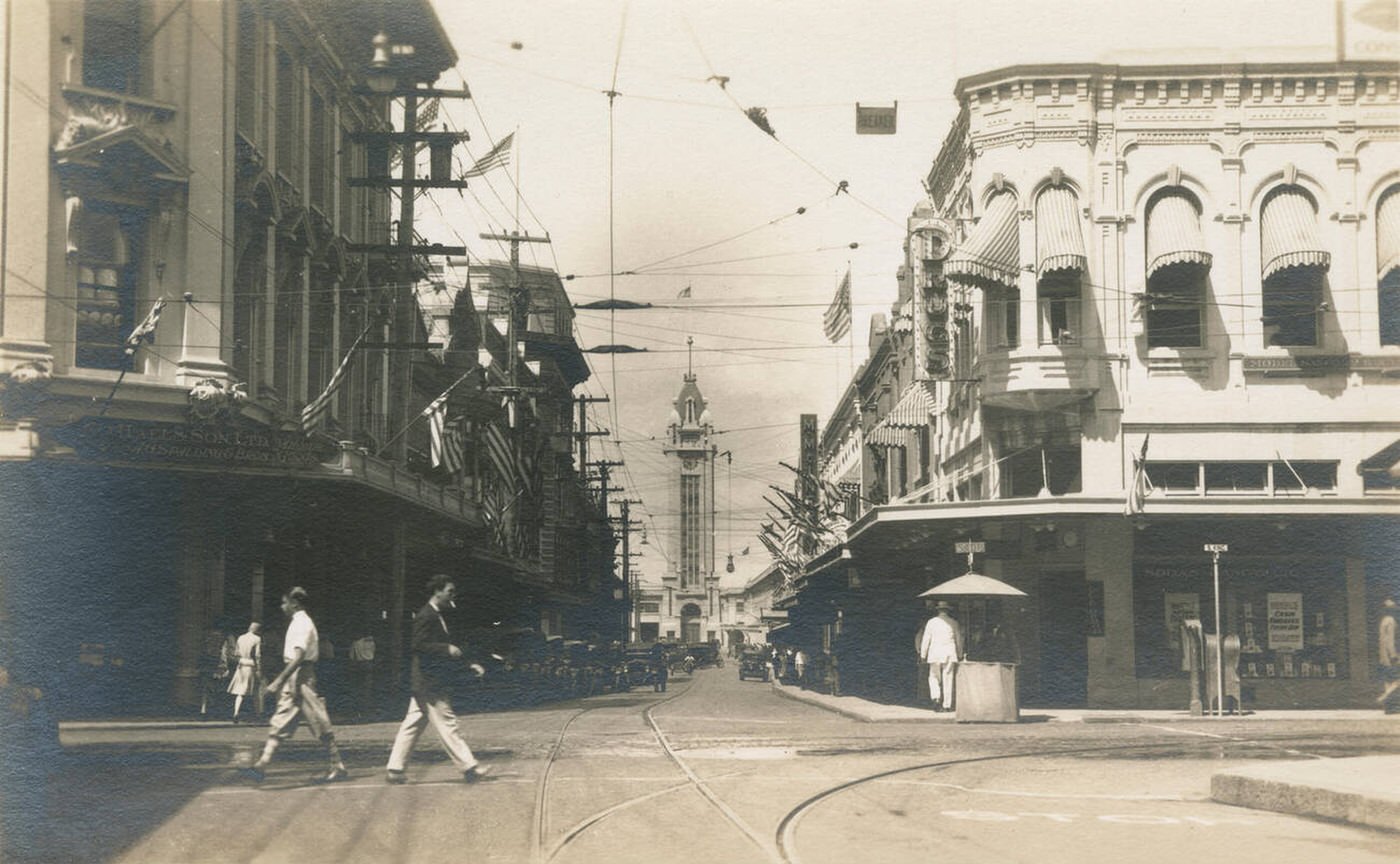 #64 Fort Street (at S. King St.) looking toward Aloha Tower in Honolulu, Hawaii, 1930.