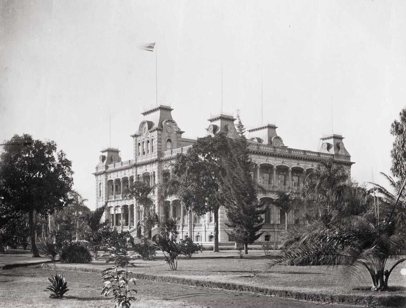 #21 Royal Palace, Honolulu, Hawaii, 1900