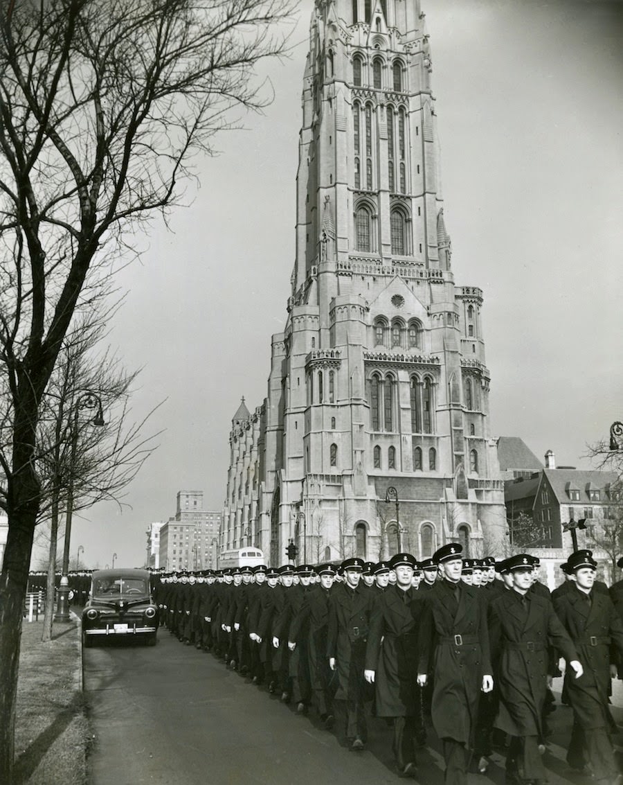 #18 Apprentice seamen pass Grant’s Tomb, 1940s.