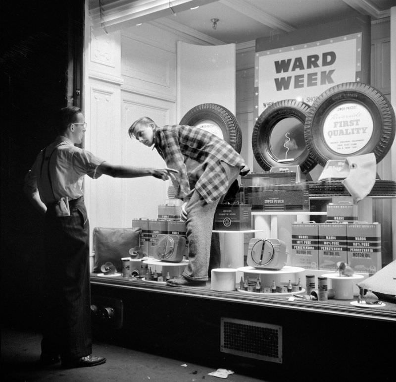 #30 Dressing window in Amsterdam, New York, 1941.