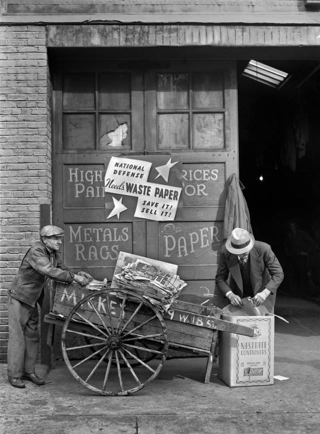 #34 Junk men with waste paper, New York, 1941.