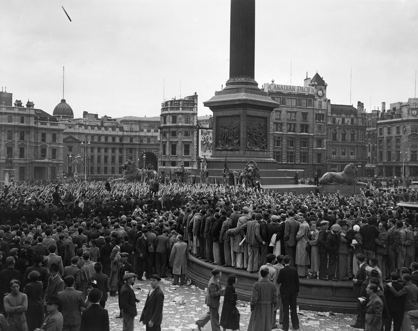 #17 Sir Oswald Mosley’s fascist march in Trafalgar Square, showing communists and fascists, 1937.
