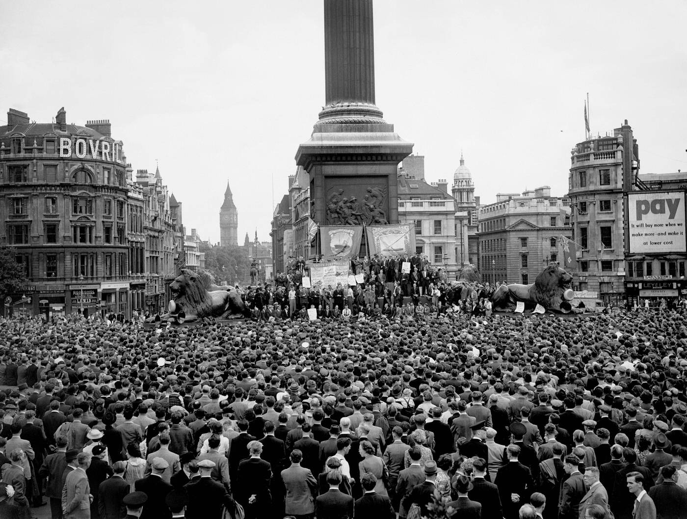 #31 Dockworkers’ strike in Trafalgar Square, 1949.