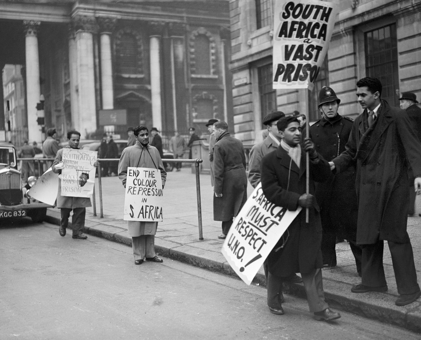 #32 Police advising South African students demonstrating in Trafalgar Square, 1951.