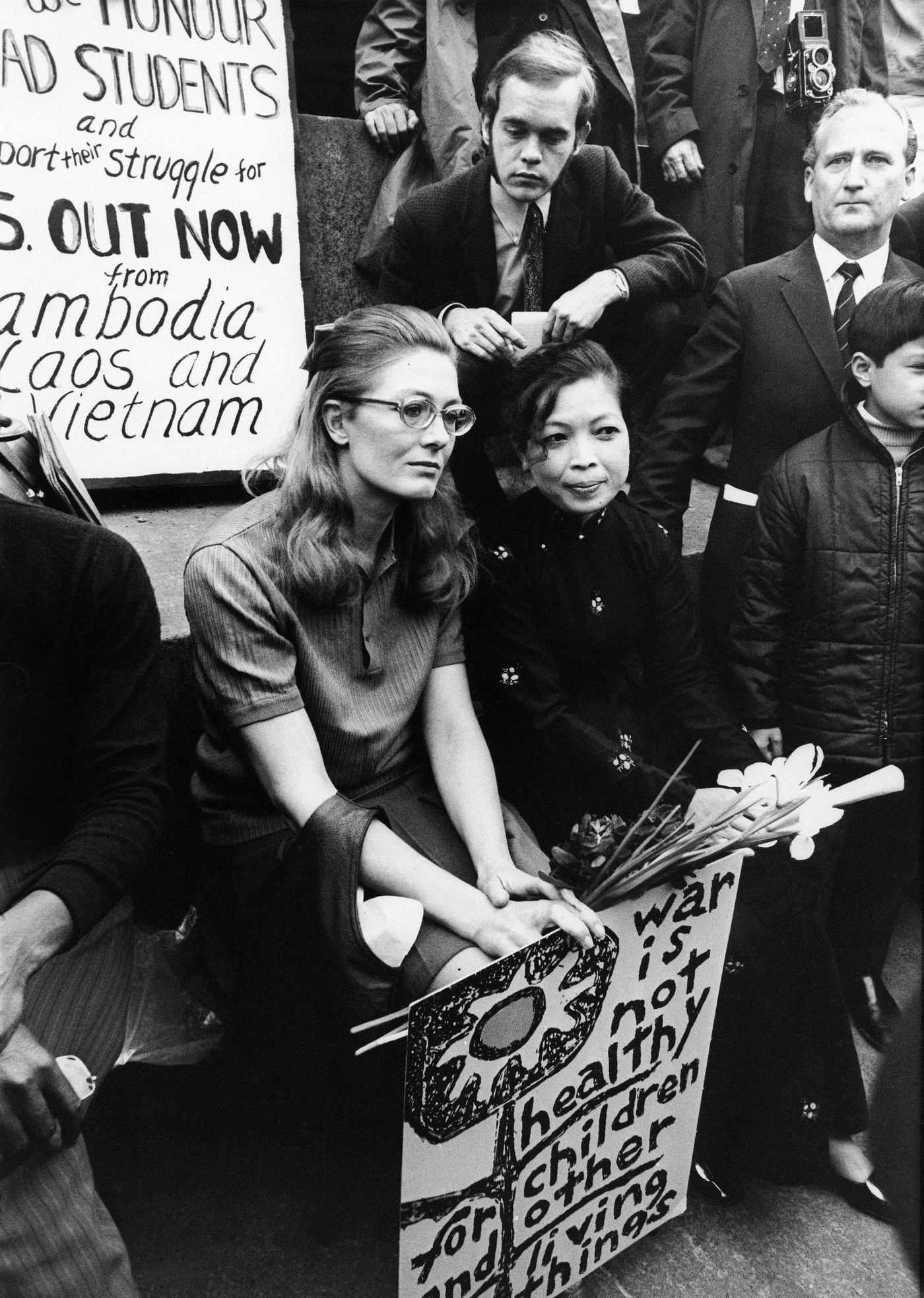 #53 Vanessa Redgrave and Madame Lin Qui leading a march to the United States Embassy, 1970.