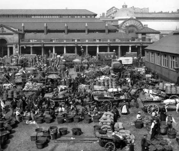 #36 Traders at Covent Garden market, London, 1890.