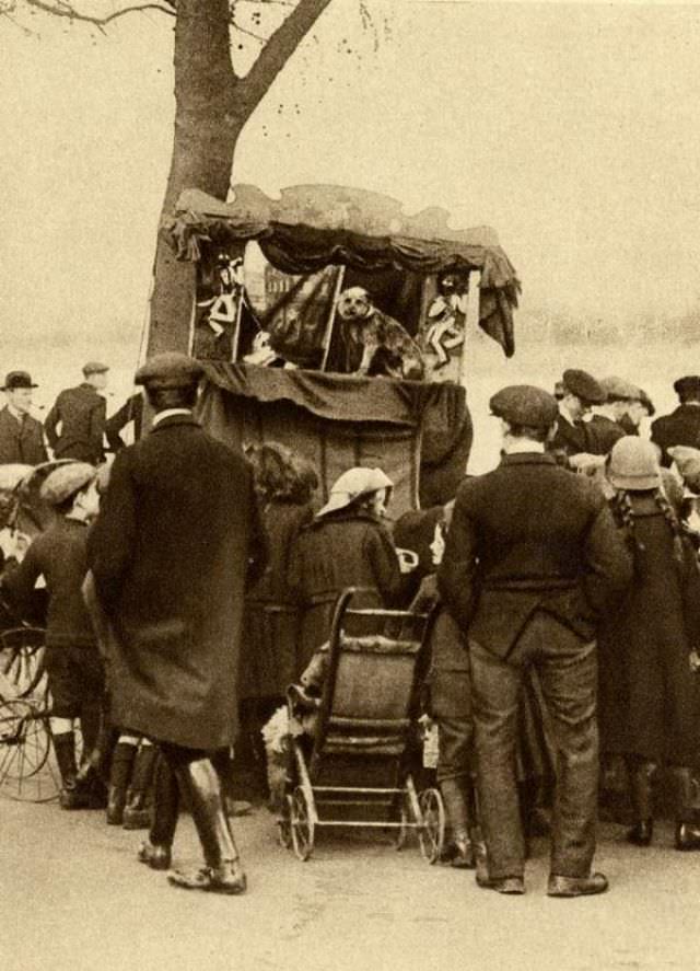 #79 Punch & Judy show at Putney.