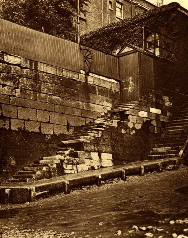 Wapping Old Stairs.