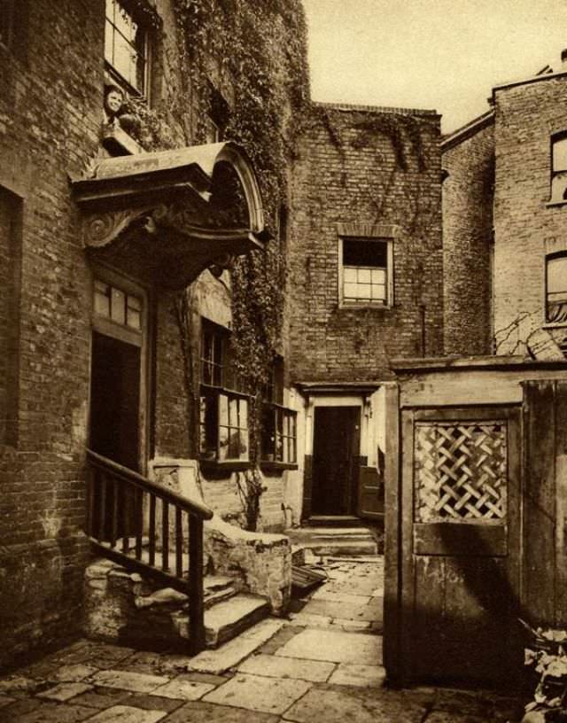 #87 Bridge House in George Row, Bermondsey.
