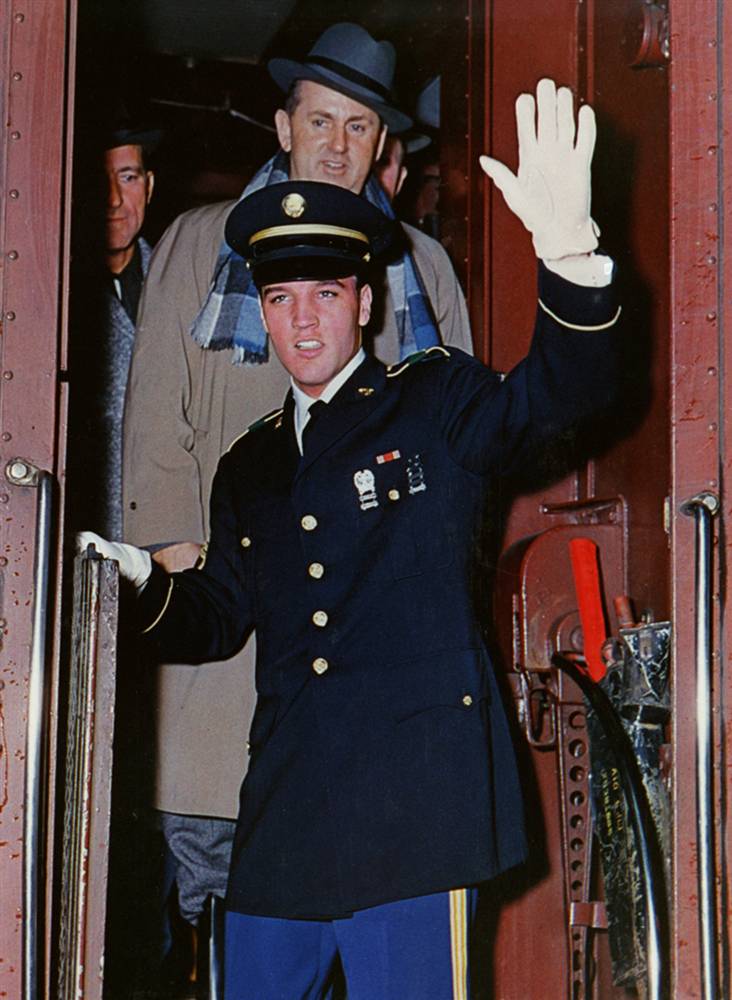 Fans welcoming Elvis home from the U.S. Army, 1960.