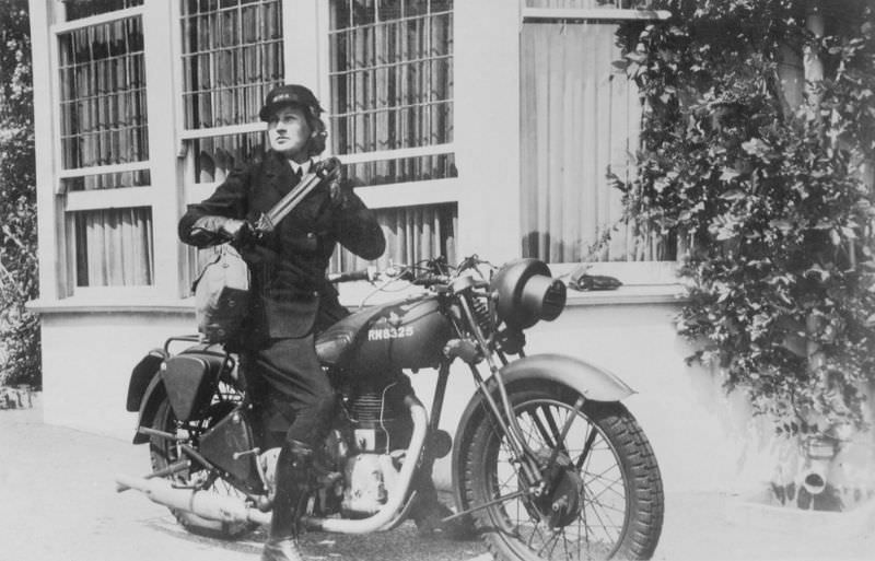 The Wrens on Wheels: Britain’s Female Dispatch Riders During World War II Vehicles &; Transportation
