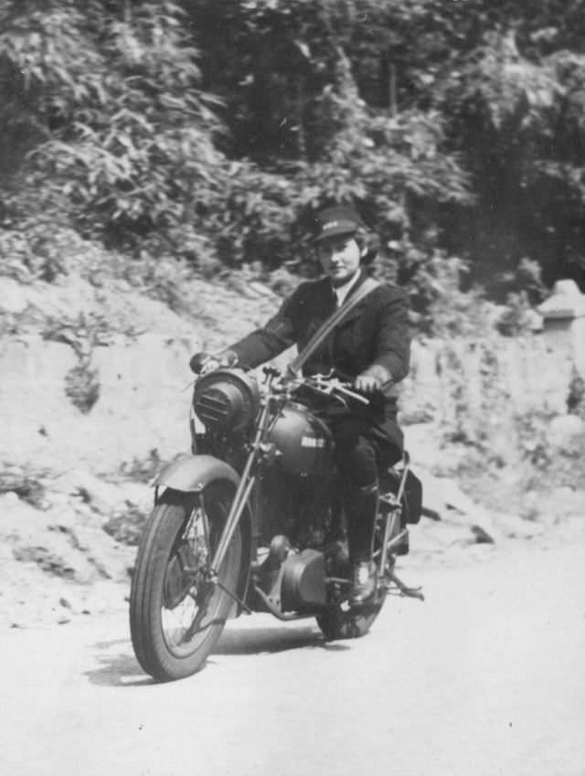 The Wrens on Wheels: Britain’s Female Dispatch Riders During World War II Vehicles &; Transportation