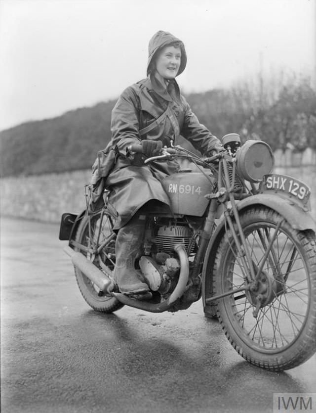 The Wrens on Wheels: Britain’s Female Dispatch Riders During World War II Vehicles &; Transportation