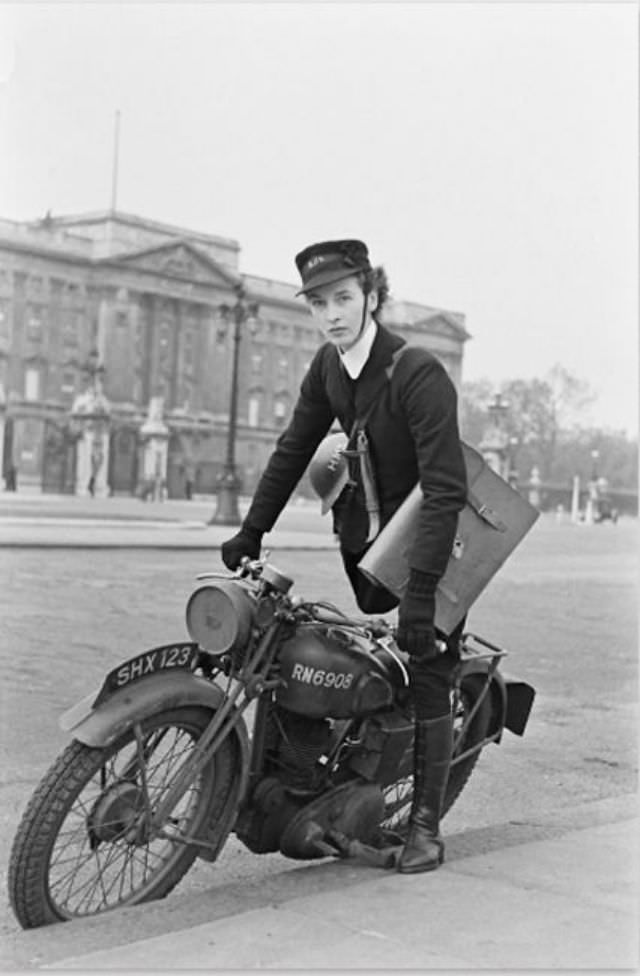 The Wrens on Wheels: Britain’s Female Dispatch Riders During World War II Vehicles &; Transportation