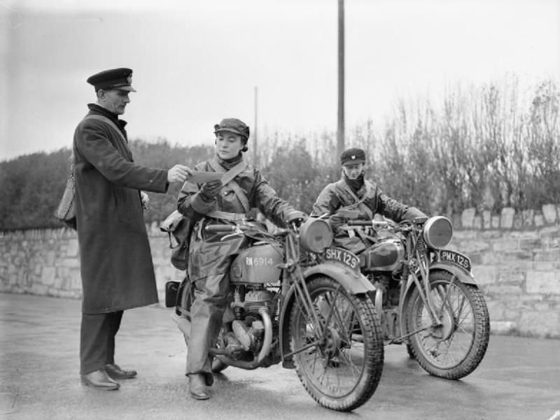 The Wrens on Wheels: Britain’s Female Dispatch Riders During World War II Vehicles &; Transportation