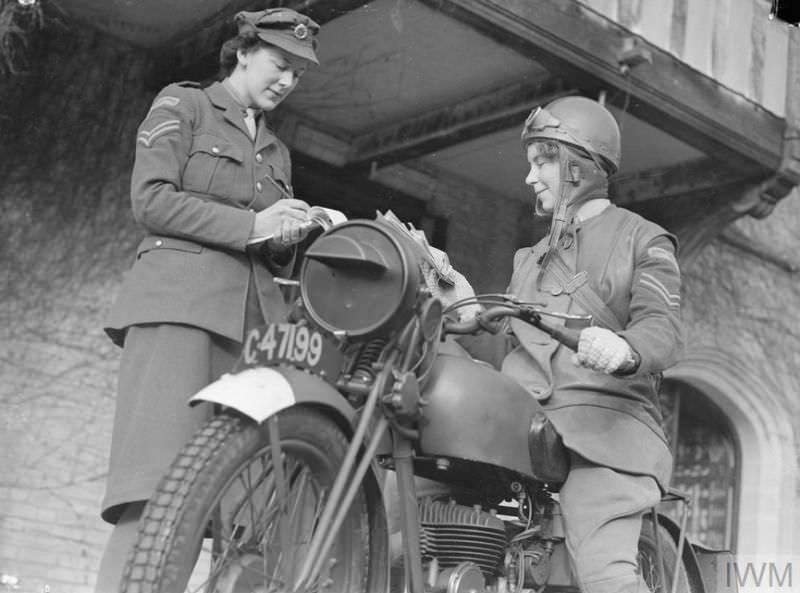 The Wrens on Wheels: Britain’s Female Dispatch Riders During World War II Vehicles &; Transportation