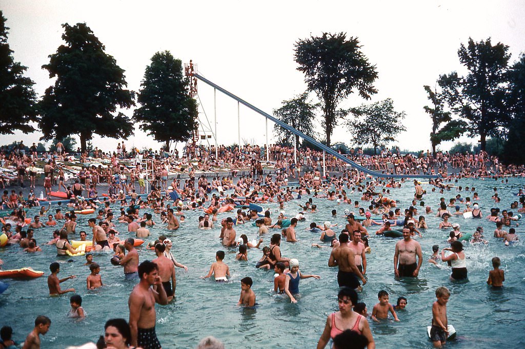 #32 Lake Plata crowd, 1966.