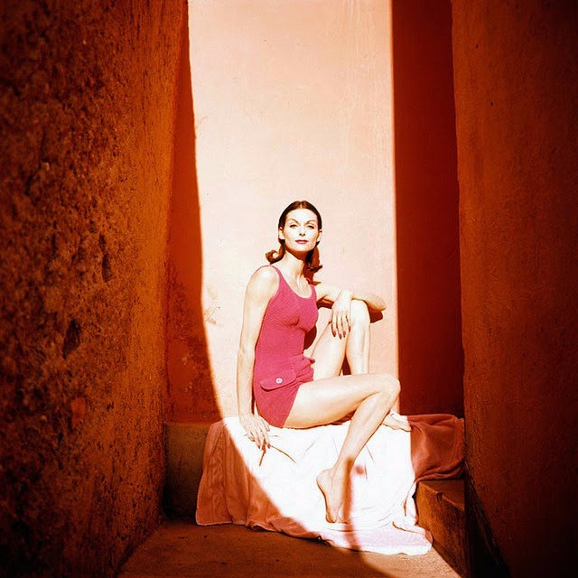Beyond the Pose: The Art of the Fashion Photoshoot in 1950s Vogue and Harper’s Bazaar Fashion &; Cul