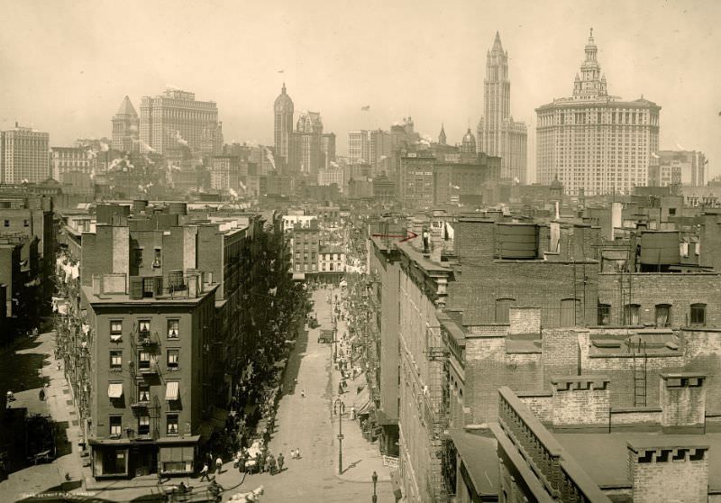 #20 New York skyline, view from the Manhattan Bridge, 1915.