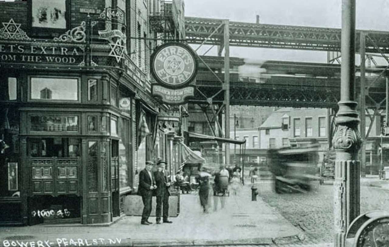 #66 Pearl Street at William Street, 1915.
