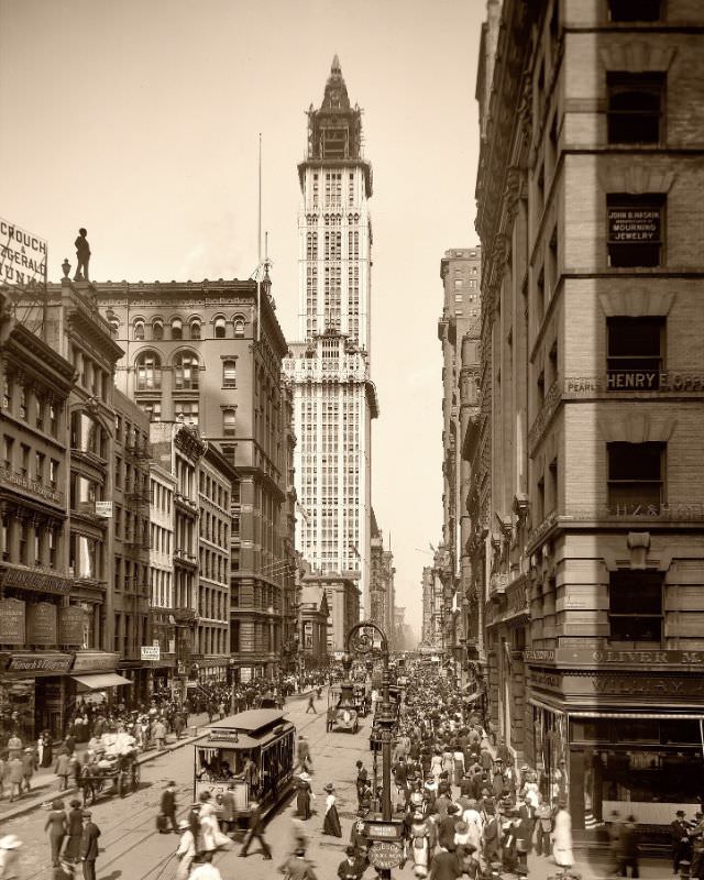 #8 Broadway, looking north from Cortlandt Street and Maiden Lane, New York, 1912.