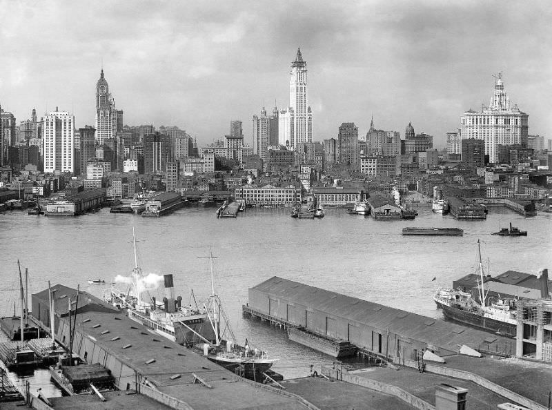 #9 Manhattan skyline from Brooklyn, showing the Singer Building, Woolworth tower, and Municipal Building, 1912.