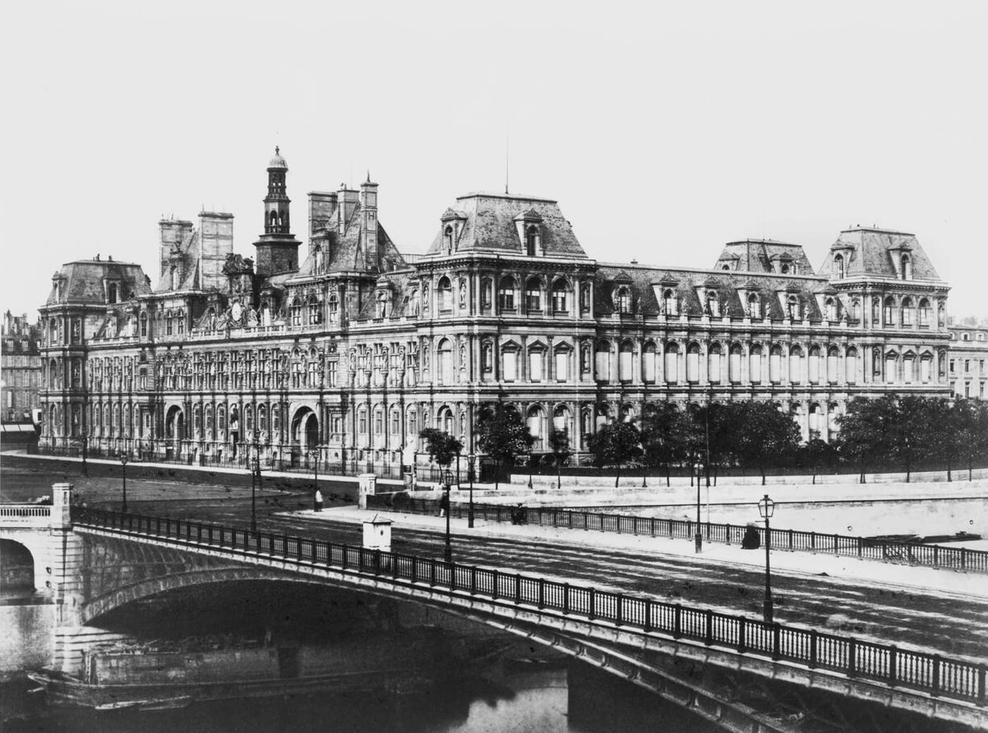 #18 Hotel de Ville, Paris, France, 1860s.