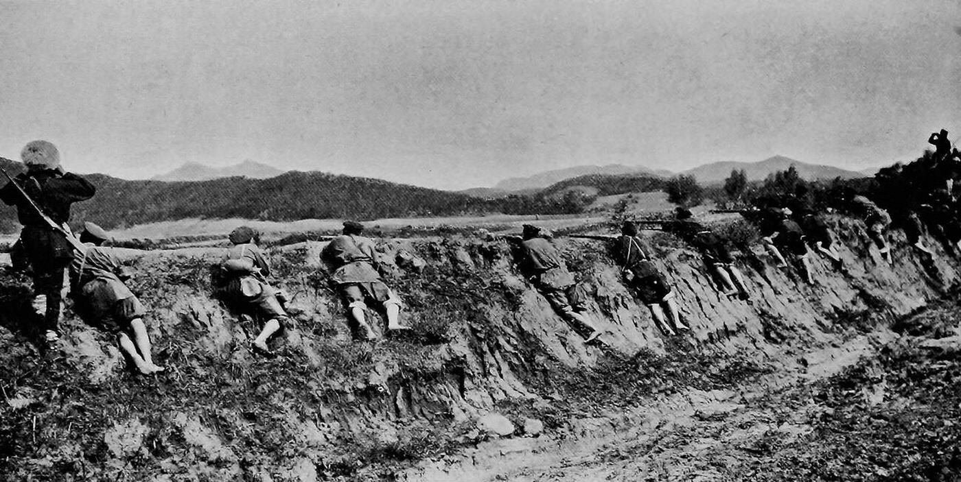 Russian sharpshooters in action during the Russo-Japanese War, 1904.