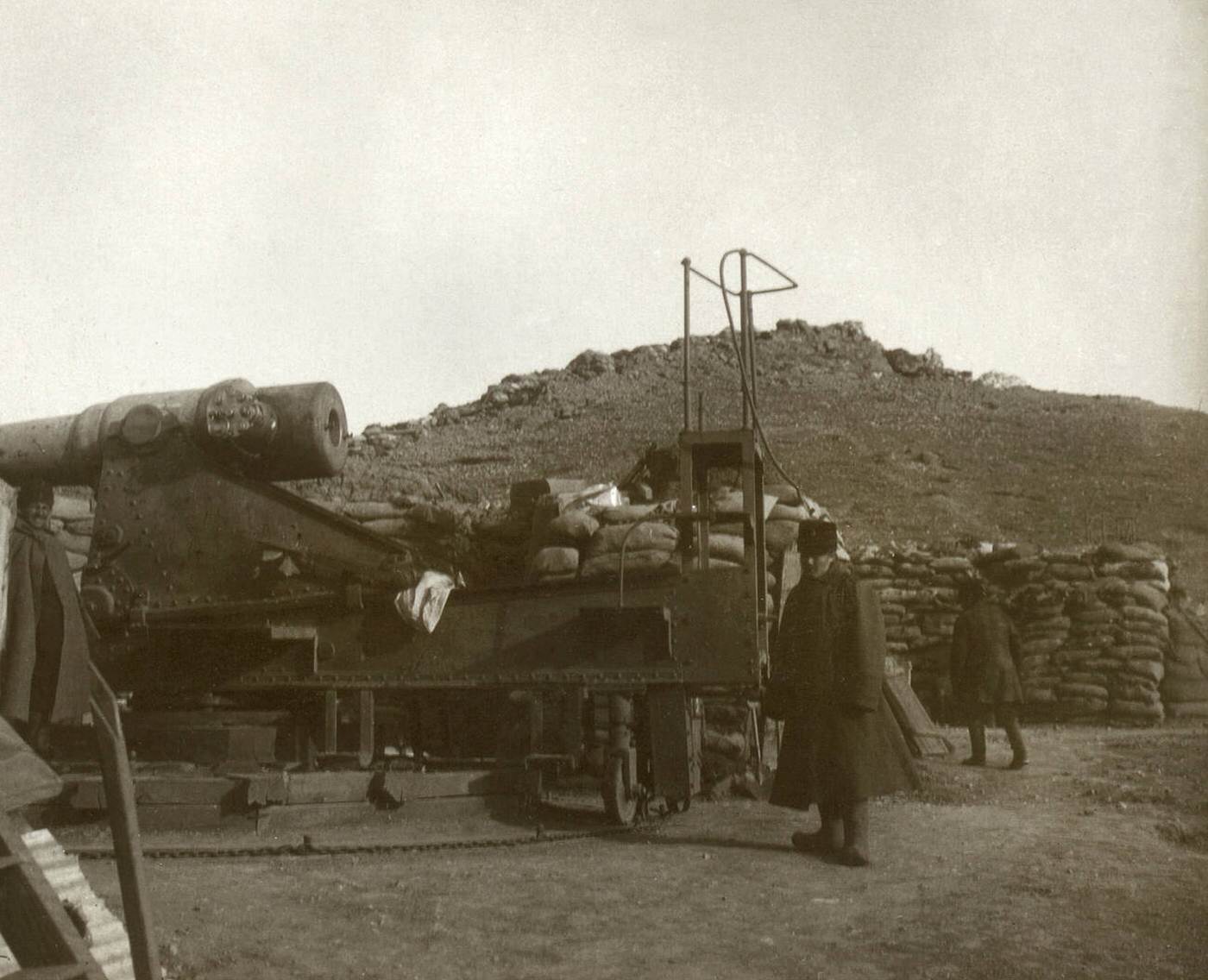 #53 A Russian cannon defending the attacked fortress during the great siege of Port Arthur, China, 1905.