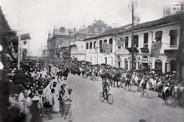 #1 The development of “Modern Shanghai” started at the beginning of the 20th century. Municipal government and public facilities brought by international settlements; telegrams, telephones, and movies, balls, and other Western lifestyles brought by technological development; these factors collectively created a unique city: Shanghai. Photo is of 1902, of the Shanghai Volunteer Corps proceeding along Nanjing Road, participating in a parade. The Shanghai Volunteer Corps were established in 1853, with the purpose of protecting foreigners against the chaos of war.