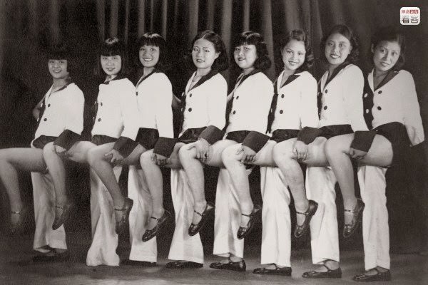 #8 1930, Zhou Xuan (third from left), the star singer known as the “Golden Voice”. She initially performed in the Bright Moonlight Singing and Dancing Troupe and later became a famous movie star, playing the leading role in 43 films.