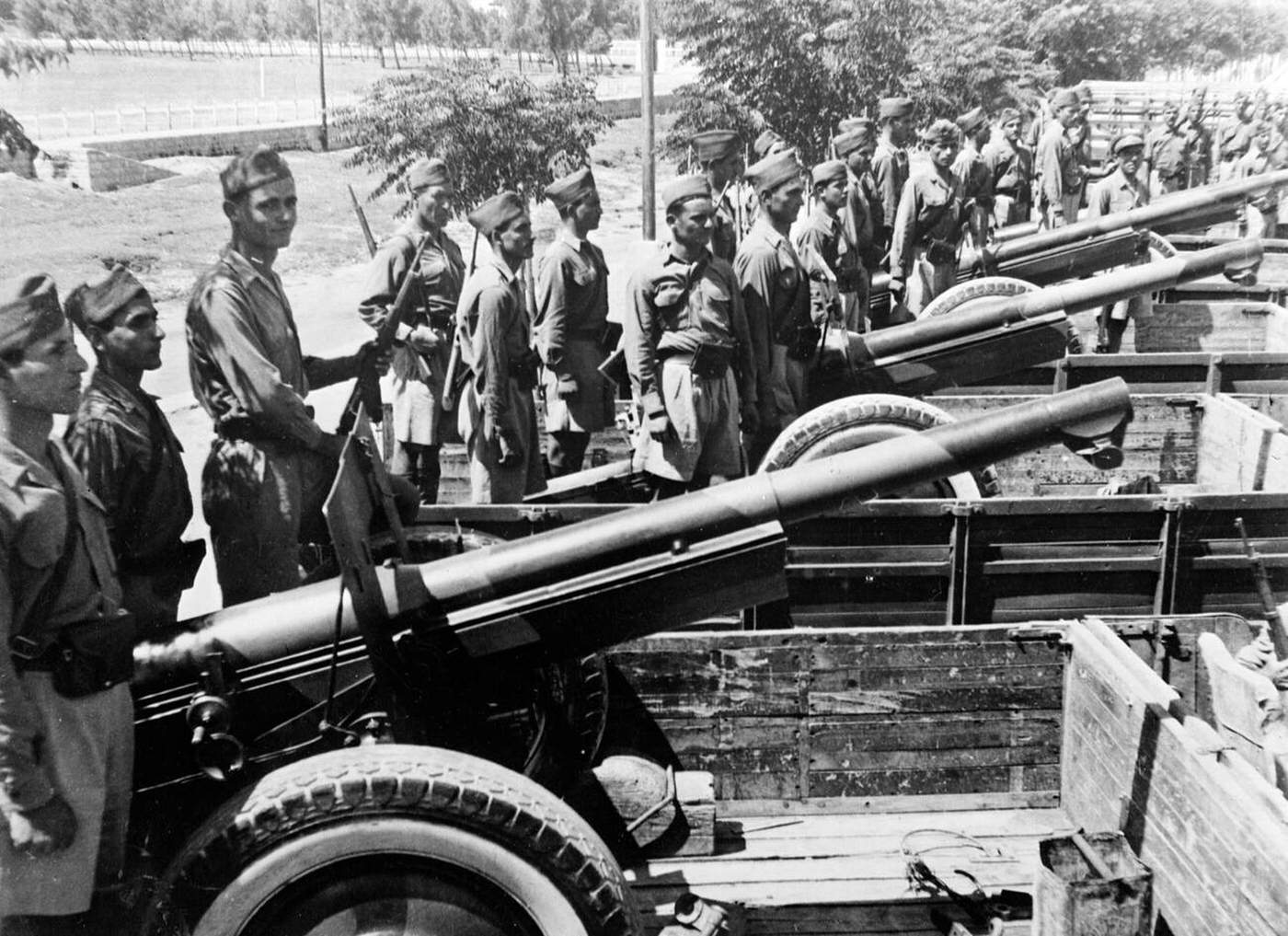 #21 Syrian field artillery on parade, 1947.