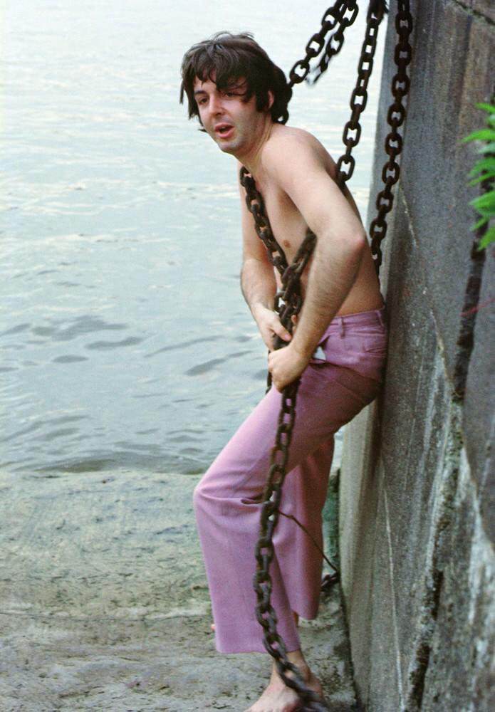 The Beatles’ Mad Day Out: A London Photo Session in 1968 Music