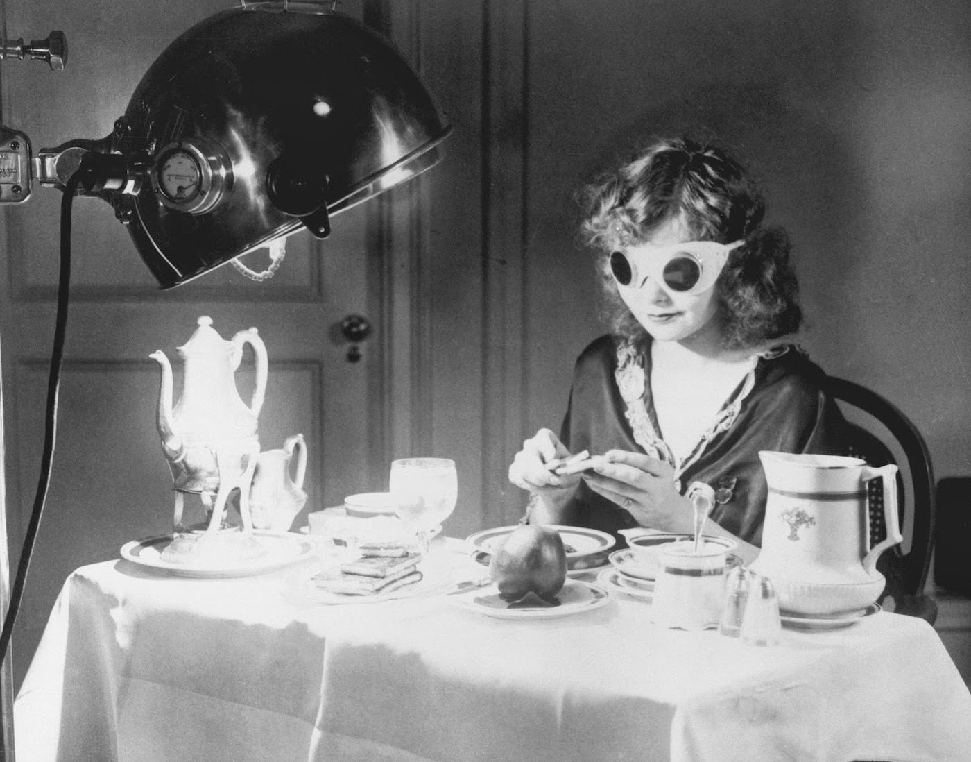 One needn’t go to California to get vitamin A when it is possible to get it in your office or home, through these quartz lamps. October 16, 1925.