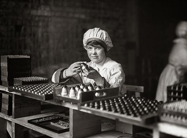 A woman assembly line worker at a munitions factory in 1917, during the First World War.