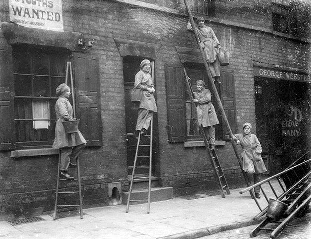 Women window cleaners working in Nottingham during the First World War, 1917.