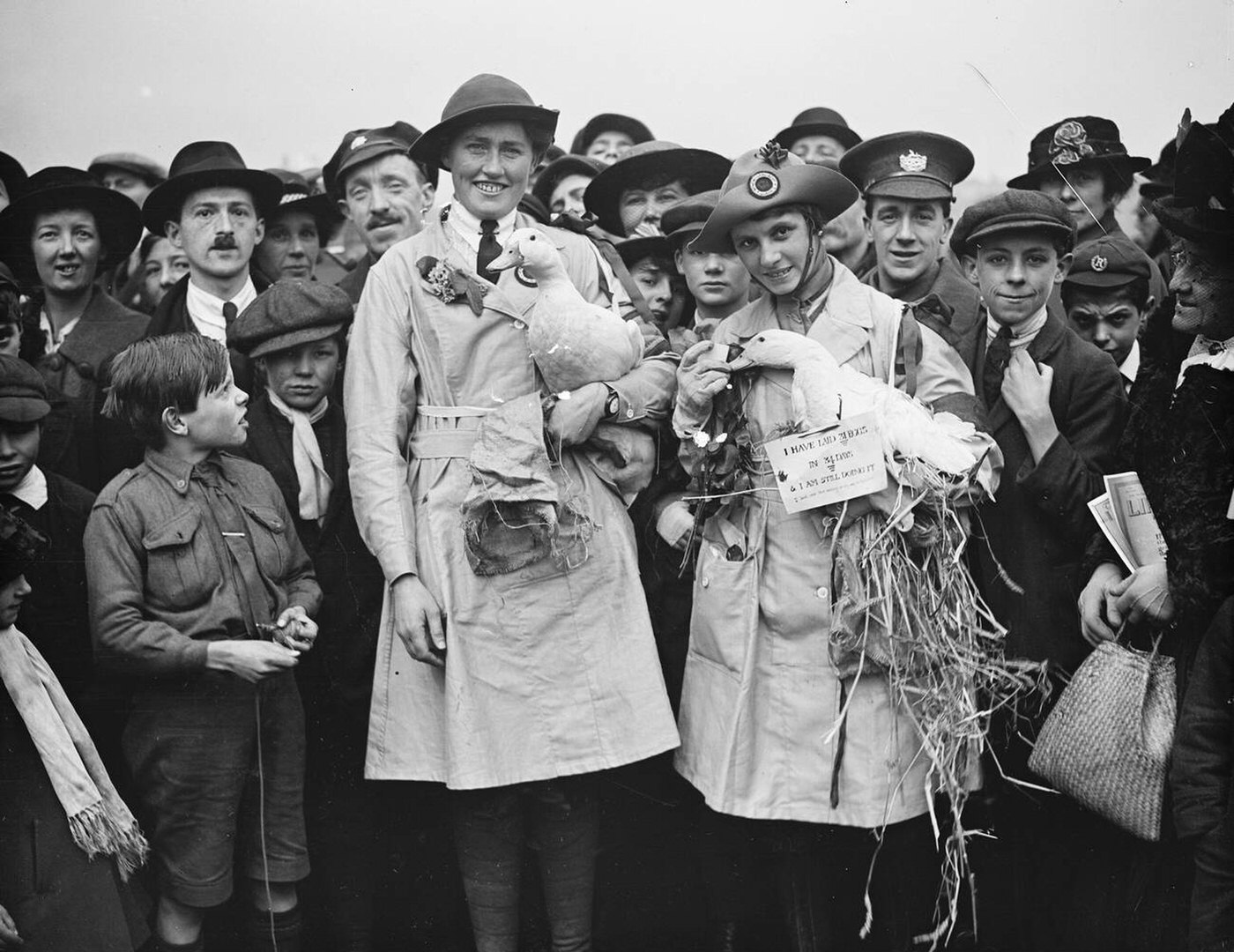 Women’s land rally in Hyde Park with land girls and their ducks, 1917.