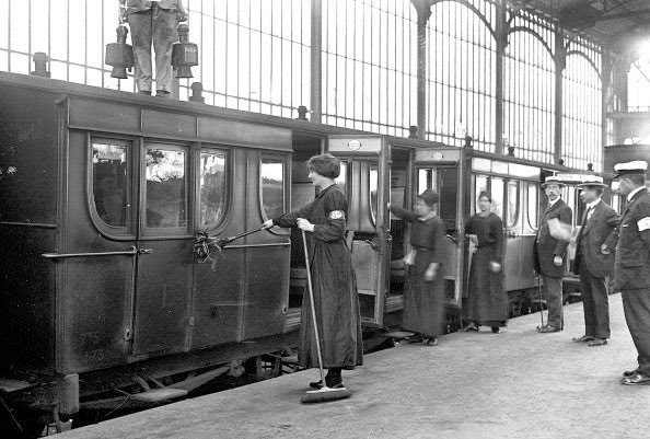 Women railway employees during the First World War.