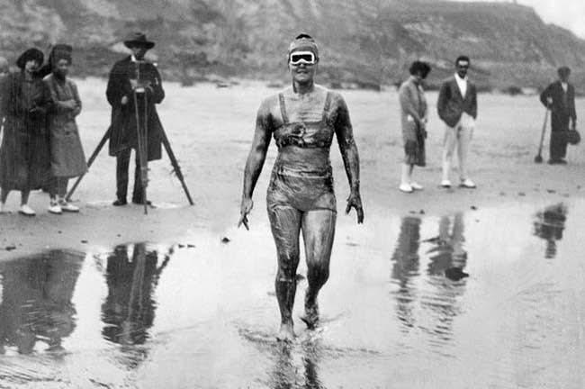 #29 Gertrude Ederle becomes the first woman to swim across the English Channel, 1926.