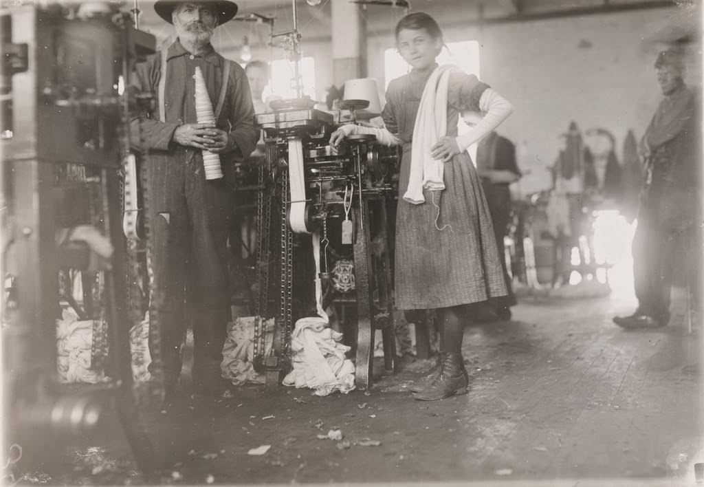 #7 Knitters in Loudon. Hosiery Mills, Loudon Tennessee, USA, December 1910.
