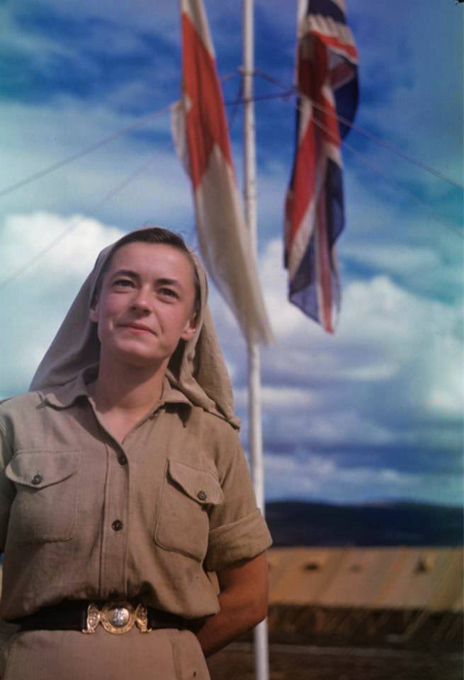 Unsung Heroes: Stunning Color Photos of Women in the WWII WWII