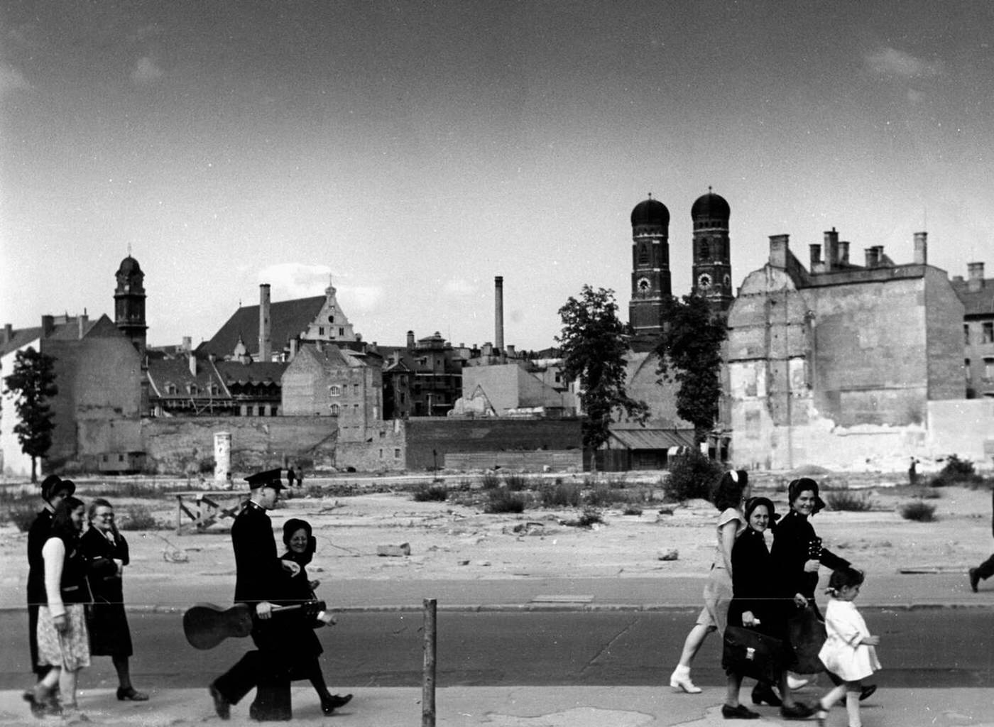 Ruins and the Frauenkirche in Munich, 1945.