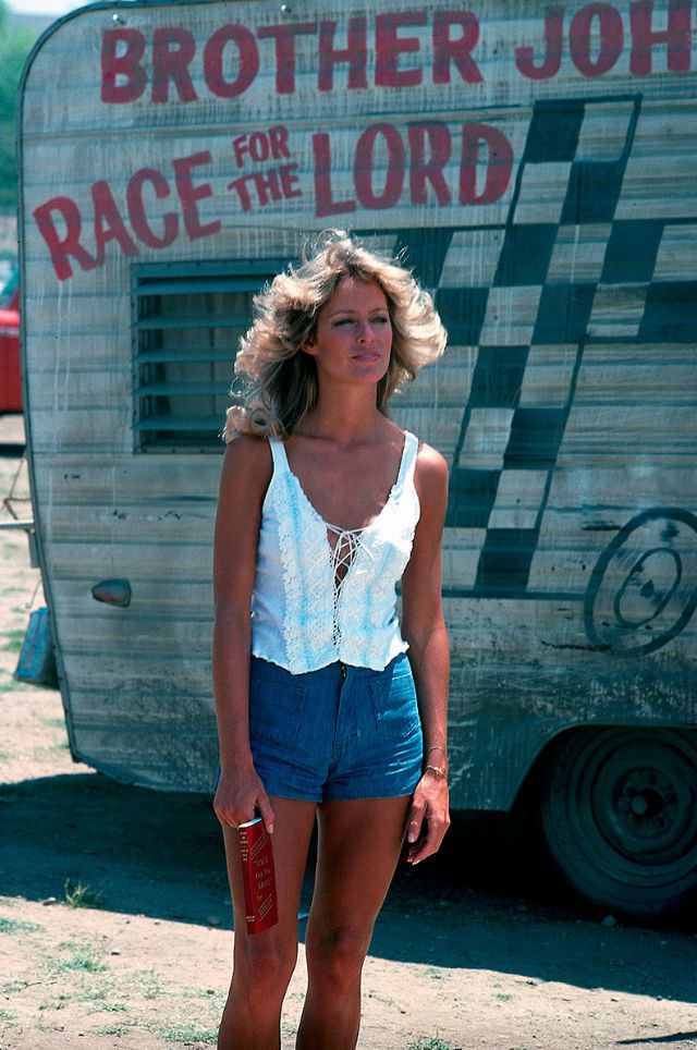 Farrah Fawcett Young: Stunning Images from Her Early Years Celebrities