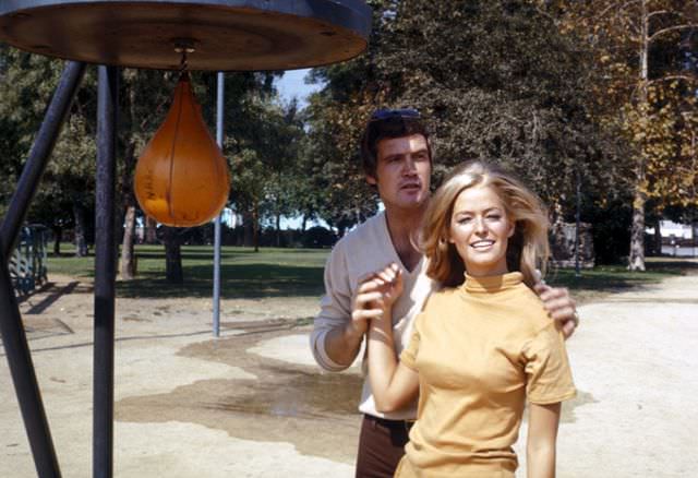 Farrah Fawcett Young: Stunning Images from Her Early Years Celebrities