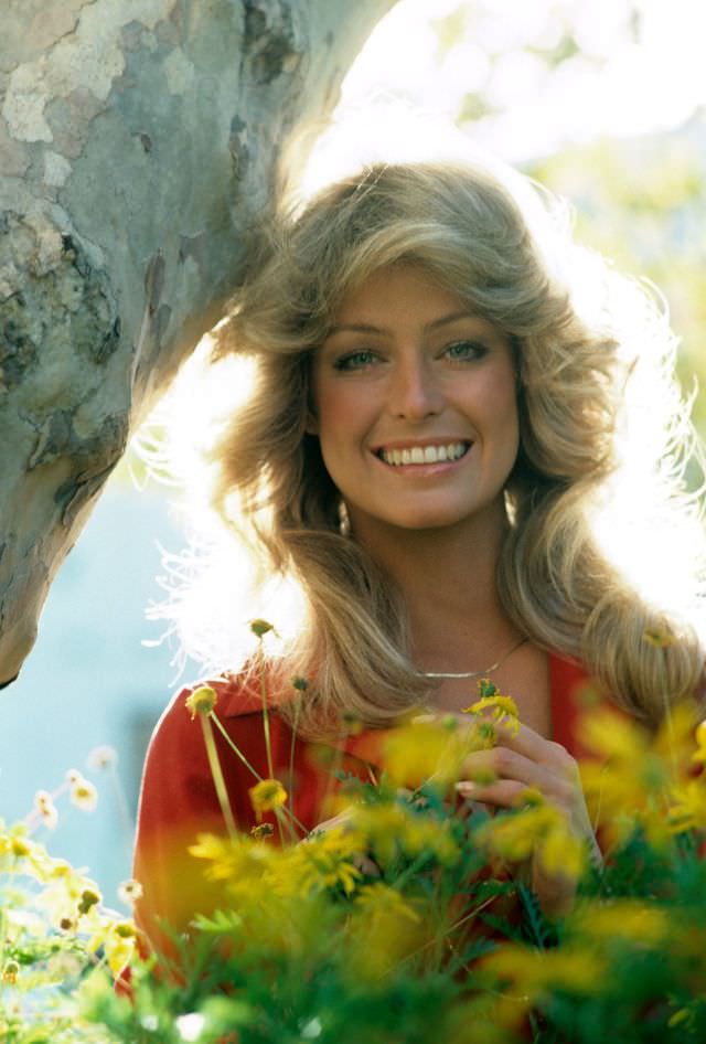 Farrah Fawcett Young: Stunning Images from Her Early Years Celebrities