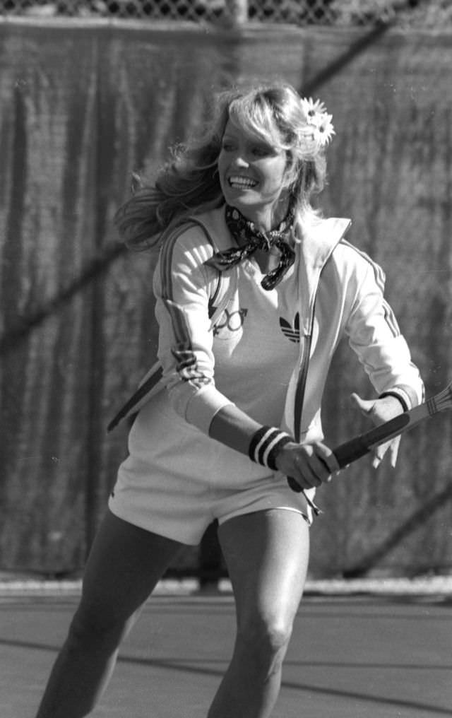 Farrah Fawcett Young: Stunning Images from Her Early Years Celebrities