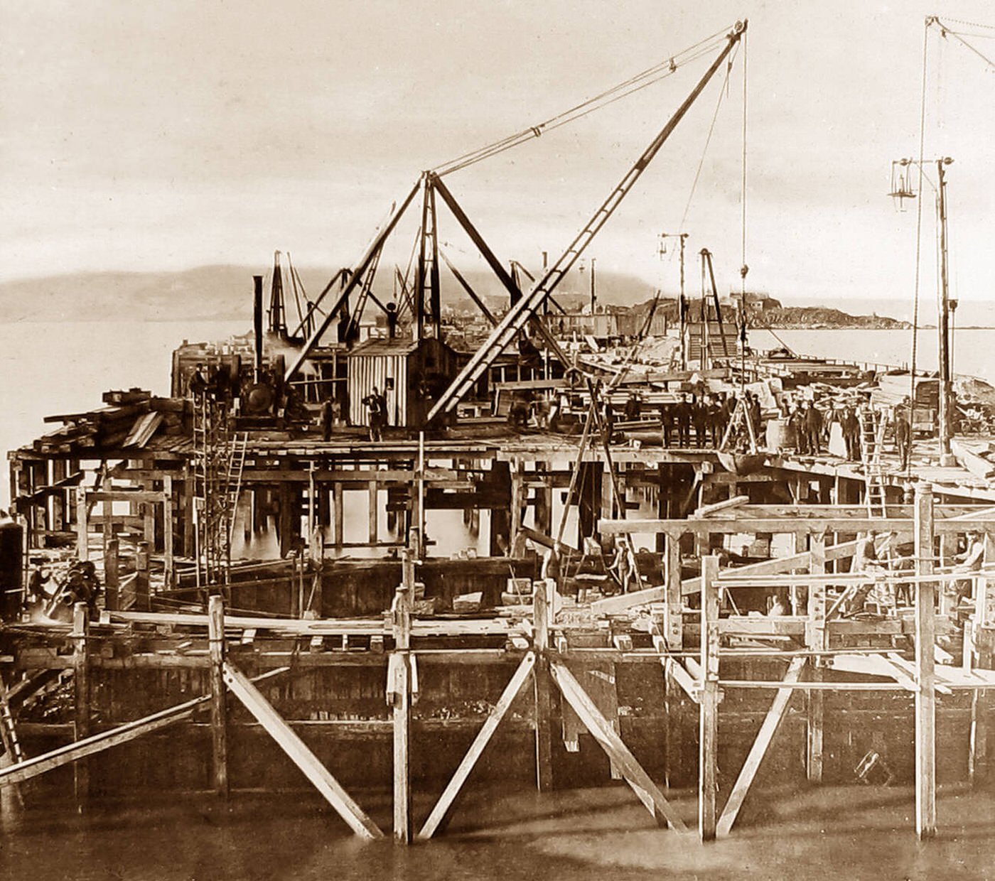 Building the Forth Railway Bridge – Cantilever Pier, 1890.